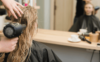 美容室の様子 {{brizy_dc_image_alt imageSrc=