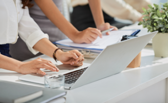 事務所の問い合わせ {{brizy_dc_image_alt imageSrc=